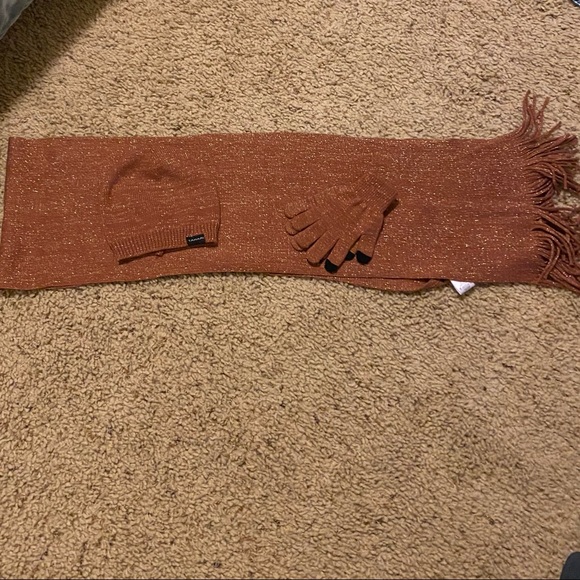 Scarf, beanie, and gloves - Picture 1 of 1